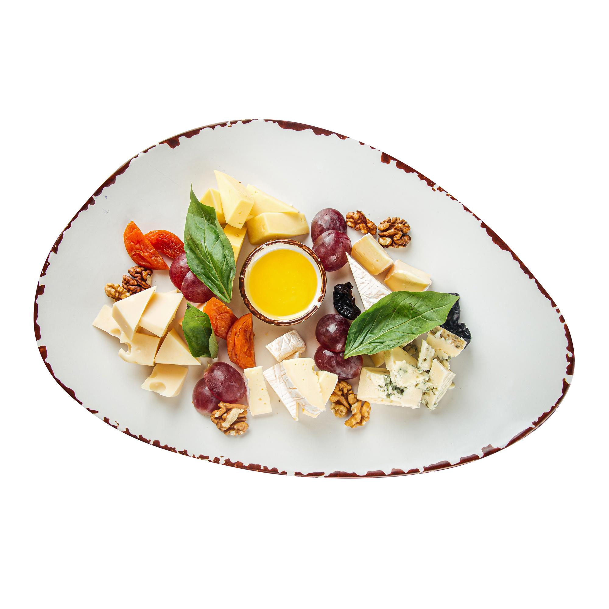 Deska z kilkoma przystawkami w stylu fine dining